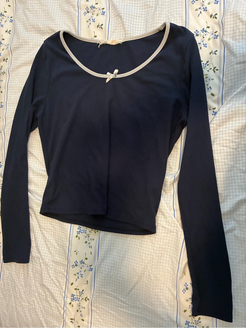 Long-Sleeve Navy Ribbed Top with Contrast Trim
